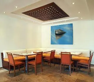 Alexandros Palace And Suites Nea Roda 5*,